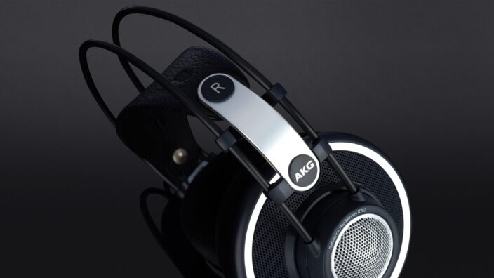 AKG K702