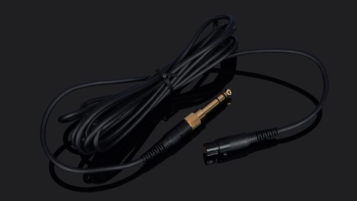 AKG K702