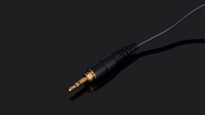 AKG K702