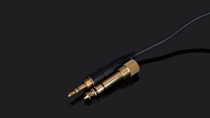 AKG K702