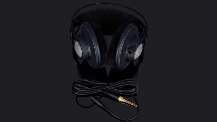 AKG K702