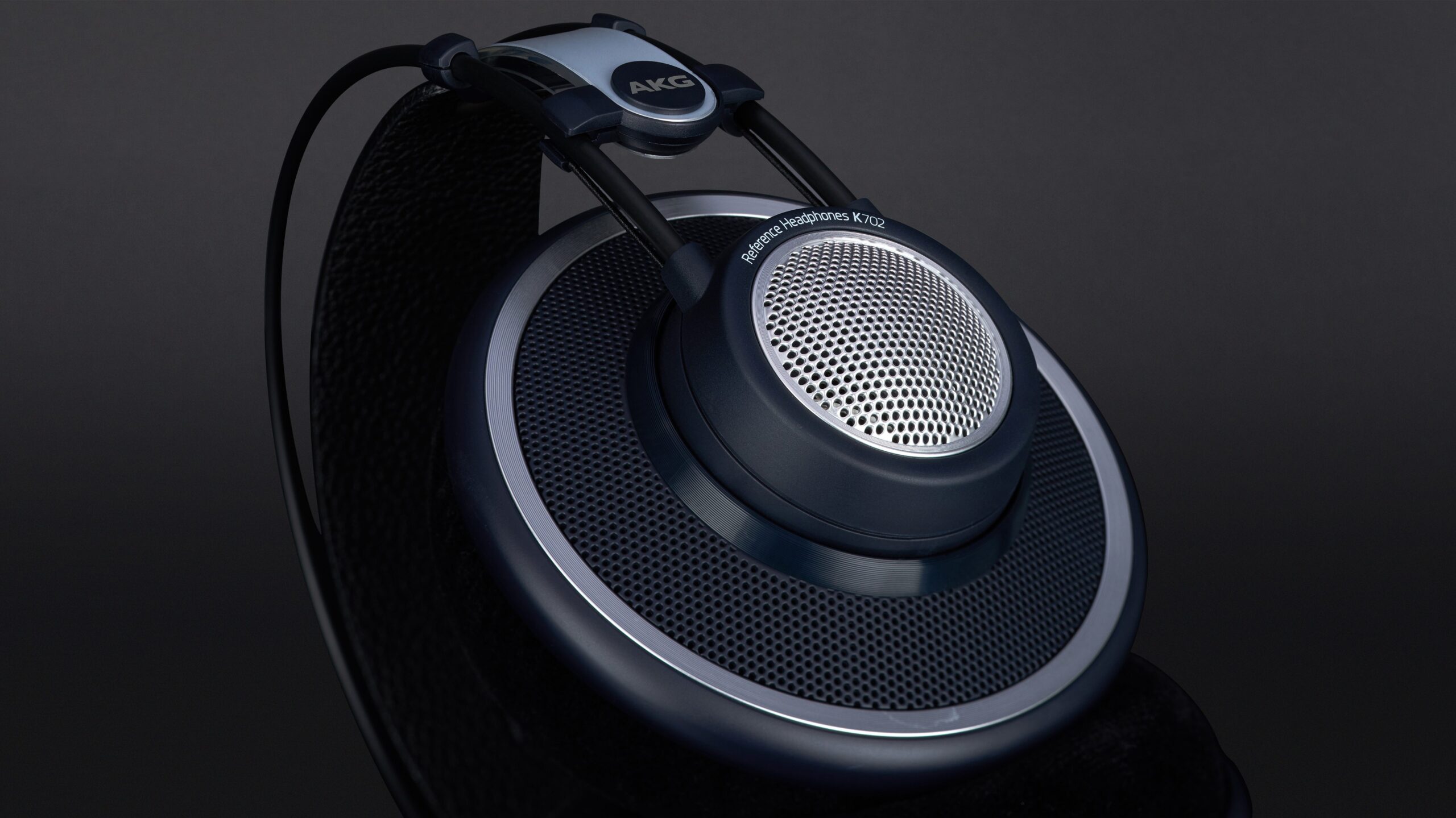 AKG K702