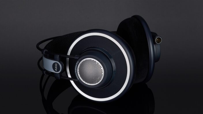 AKG K702