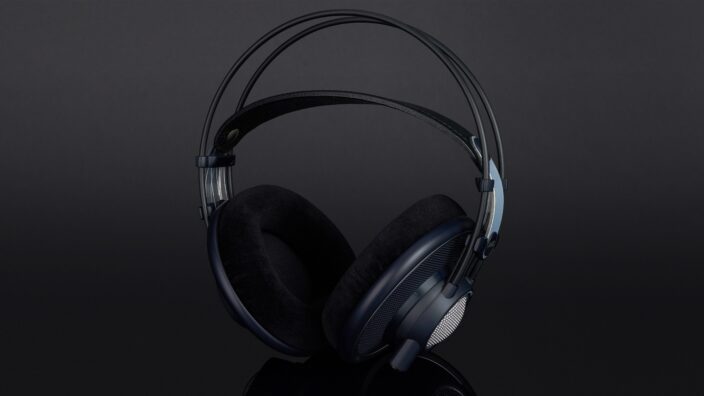 AKG K702
