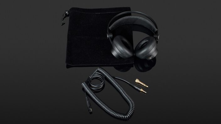 AKG K175