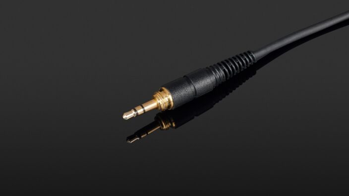 AKG K175