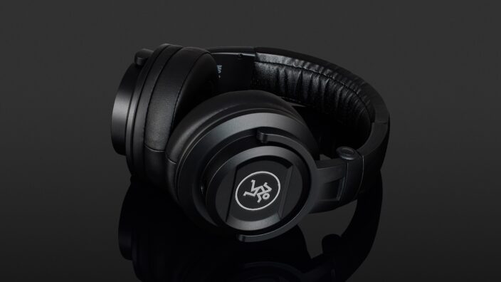 Mackie MC-250