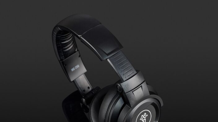 Mackie MC-250