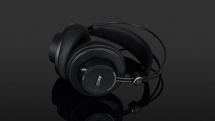 AKG K245