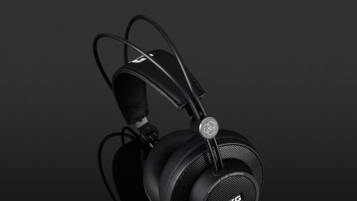 AKG K245