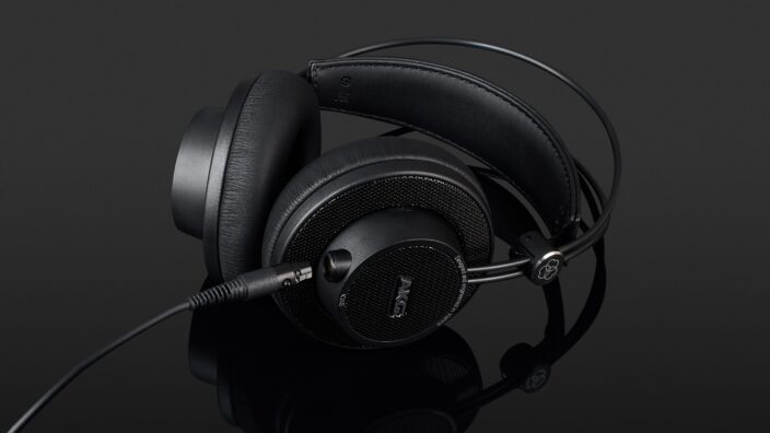 AKG K245
