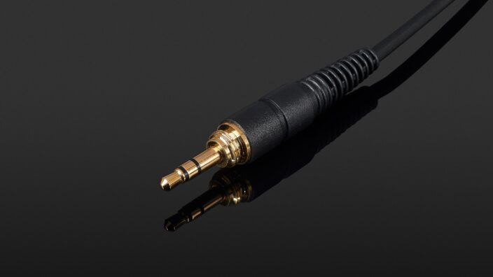 AKG K245