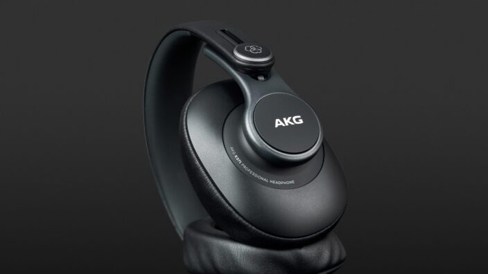 AKG K371