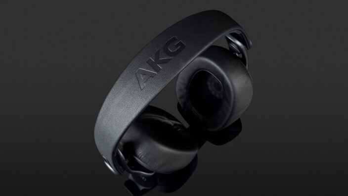 AKG K371