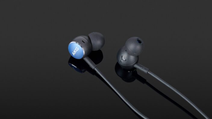 AKG Y100