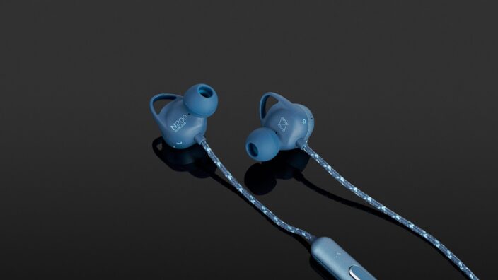 AKG N200