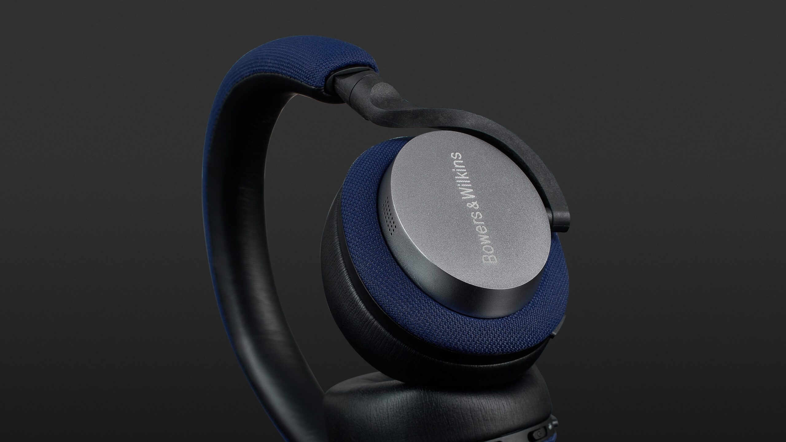 Bowers & Wilkins PX5