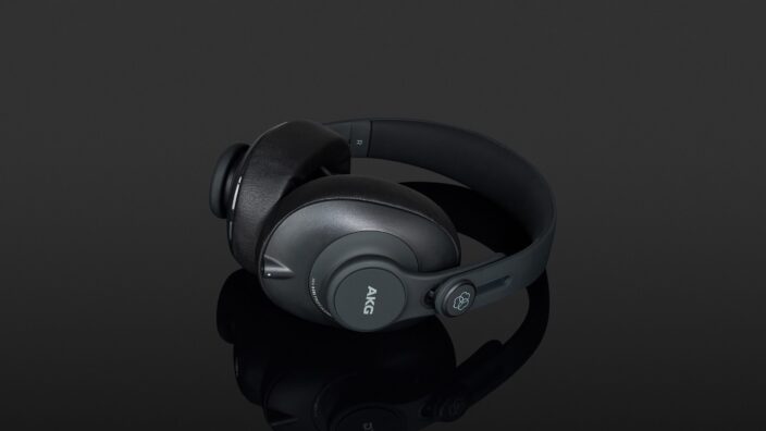 AKG K361