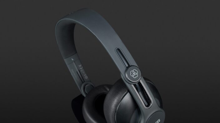 AKG K361