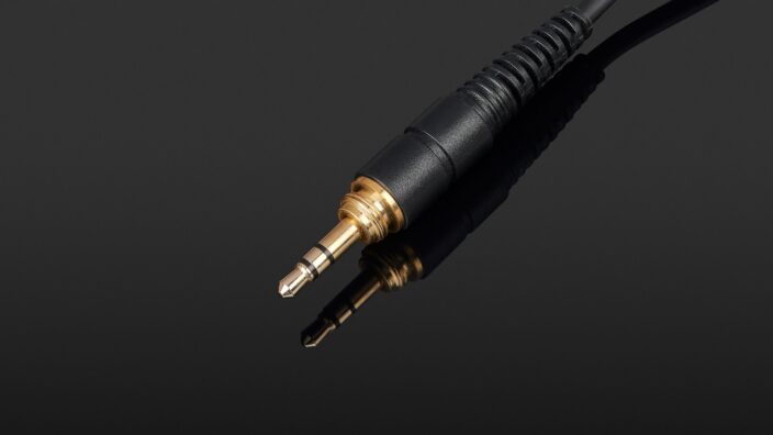 AKG K361
