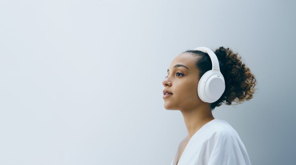 Sony WH-1000XM4 Silent White