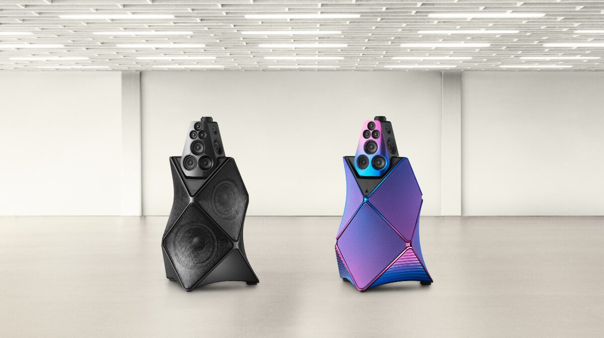 Schwarz wie Carbon oder schillernd wie Licht: Bang & Olufsen enthüllt die Beolab 90 Phantom & Mirage Edition als limitierte Klangkunstwerke.