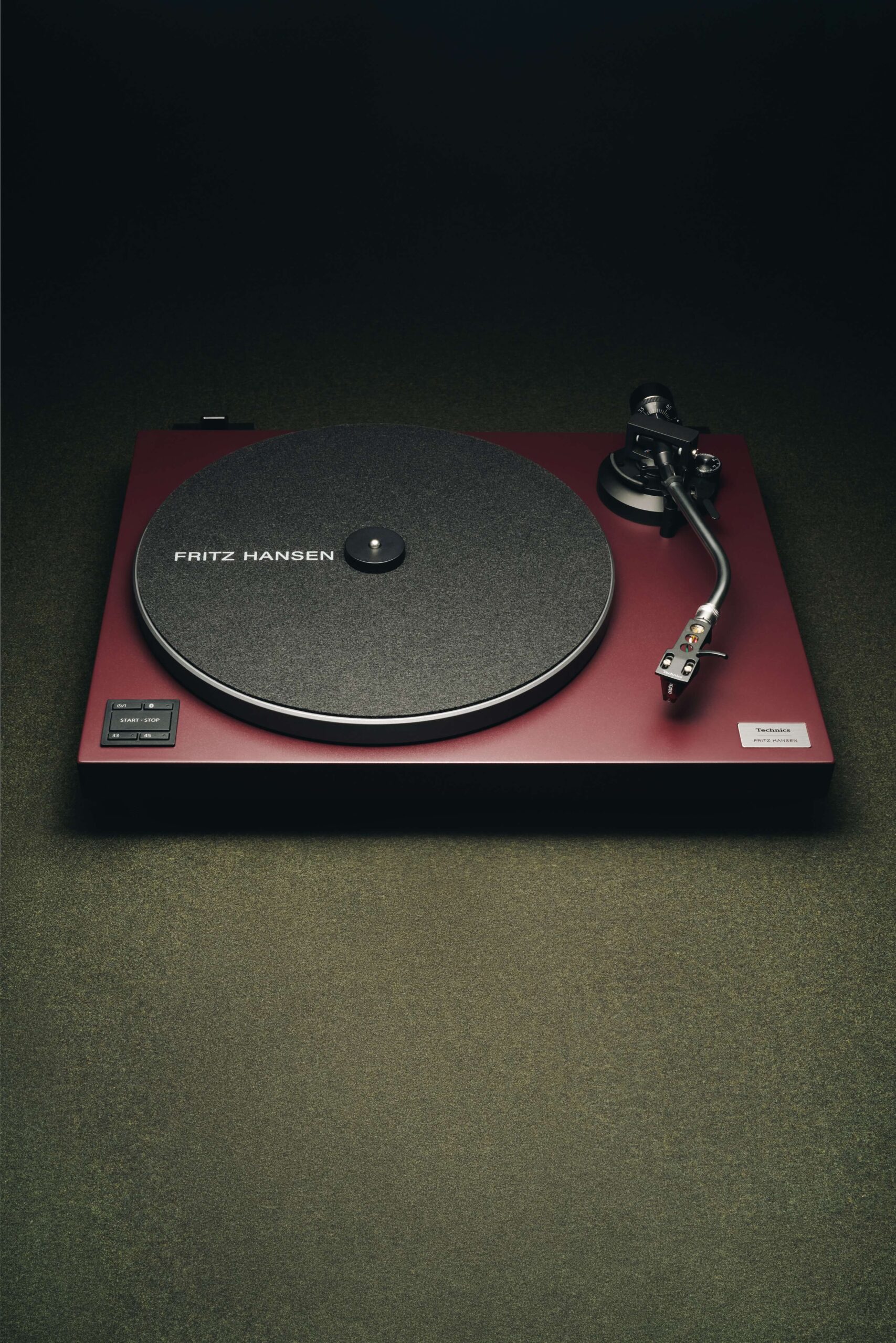 Technics SL-40CBT Fritz Hansen: 300 Exemplare, Burgunderrot